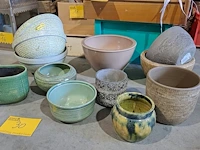 Lot 30 - bloempotten in groen en taupekleur - 13 stuks