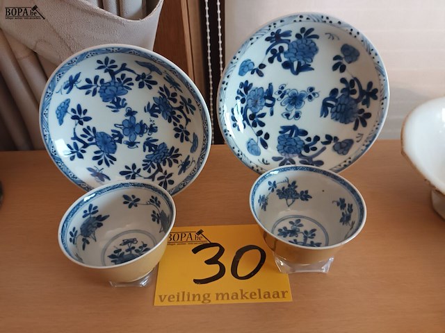 Lot 30 - chinees porselein. 4 stuks - afbeelding 1 van  6