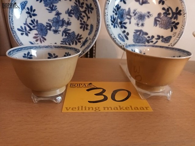 Lot 30 - chinees porselein. 4 stuks - afbeelding 3 van  6