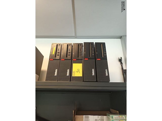 Lot 30 - desktop lenovo thinkcentre. 5 stuks - afbeelding 1 van  3