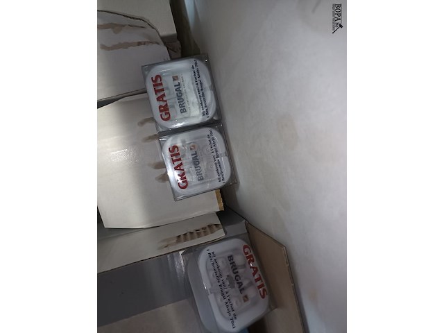 Lot 30 - dummy flessen champagne en vodka. 11 stuks - afbeelding 4 van  5