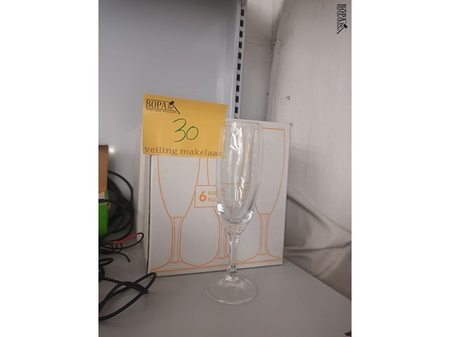Lot 30 - flutes glazen. 2 dozen - afbeelding 1 van  2