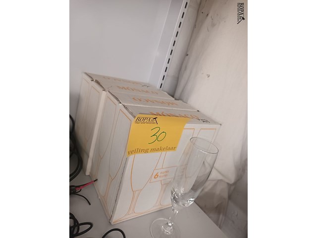 Lot 30 - flutes glazen. 2 dozen - afbeelding 2 van  2