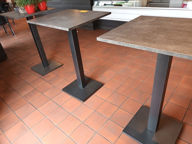 Lot 30 - hoge horeca tafels. 3 stuks - afbeelding 3 van  3