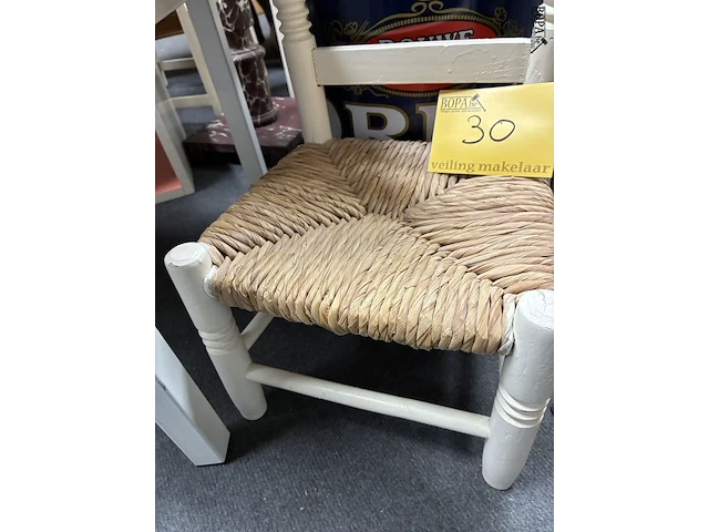 Lot 30 - houten vintage kinderstoeltje - afbeelding 2 van  2