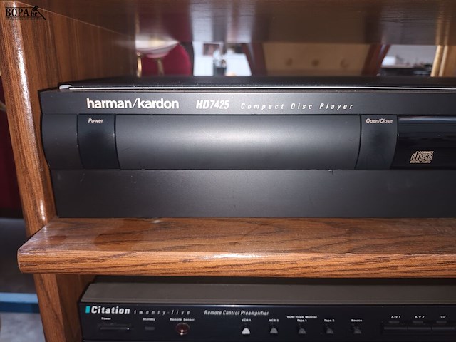 Lot 30 - kastje met muziekinstallatie - afbeelding 2 van  5