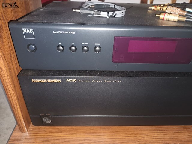 Lot 30 - kastje met muziekinstallatie - afbeelding 4 van  5