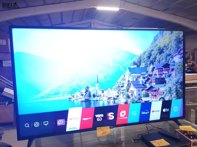 Lot 30 - lg flat tv 150 cm - afbeelding 1 van  5