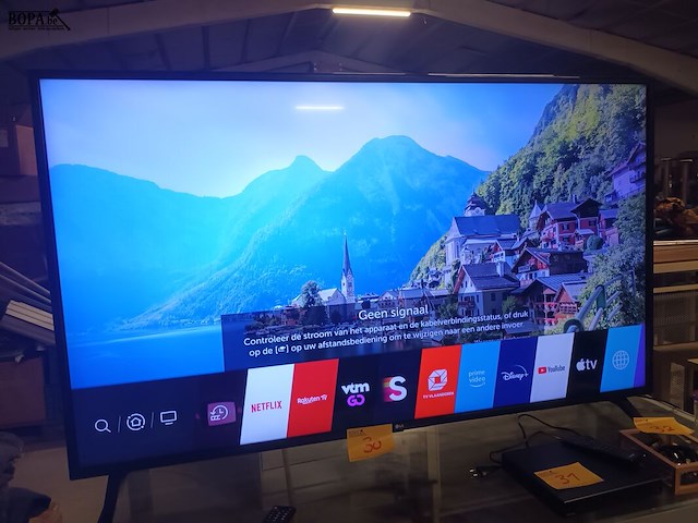 Lot 30 - lg flat tv 150 cm - afbeelding 2 van  5