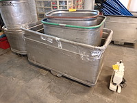 Lot 30 - metalen waskar. 3 stuks