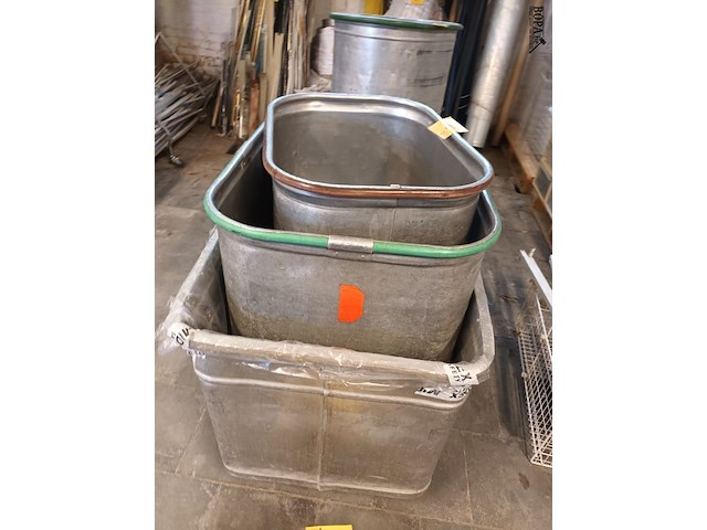 Lot 30 - metalen waskar. 3 stuks - afbeelding 3 van  4