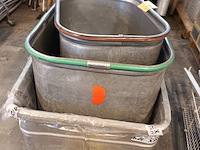 Lot 30 - metalen waskar. 3 stuks - afbeelding 3 van  4