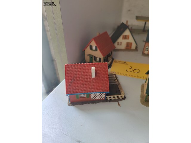 Lot 30 - modelbouwhuisjes - 6 stuks - afbeelding 2 van  4
