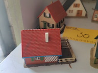 Lot 30 - modelbouwhuisjes - 6 stuks - afbeelding 2 van  4