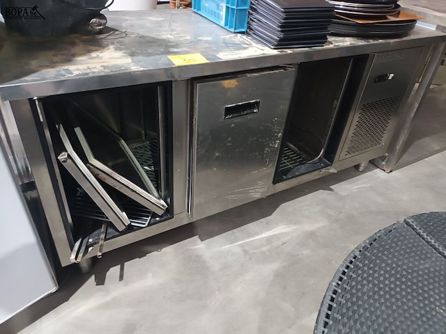 Lot 30 - rvs gekoelde werktafel - afbeelding 1 van  4