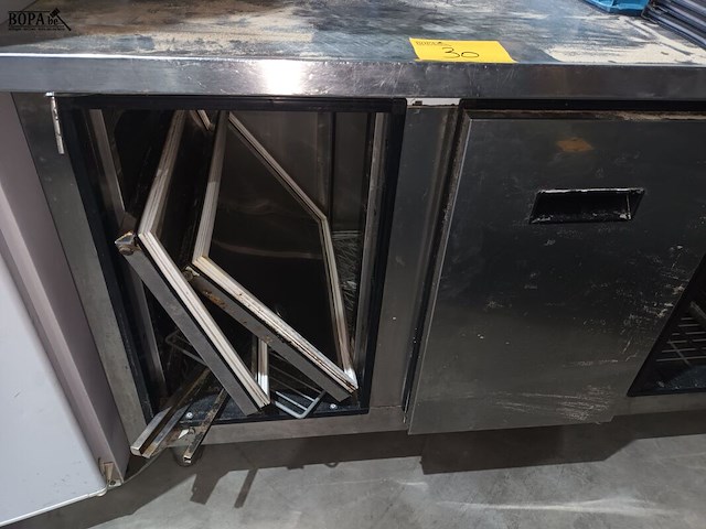 Lot 30 - rvs gekoelde werktafel - afbeelding 2 van  4