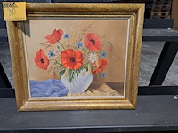 Lot 30 - schilderij stilleven met klaprozen en madeliefjes in goudkle