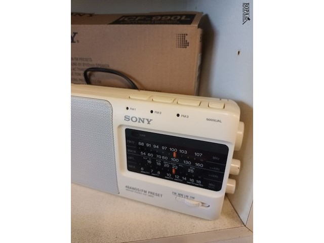 Lot 30 - sony radio. 2 stuks - afbeelding 3 van  4