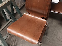 Lot 30 - stoel. 4 stuks