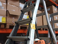Lot 30 - telescopische vouwladder