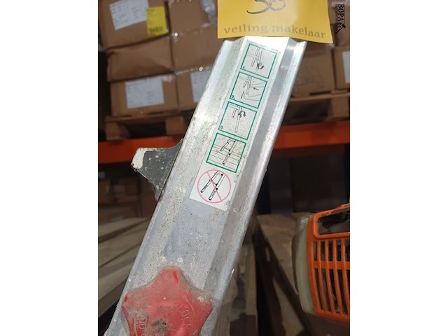 Lot 30 - telescopische vouwladder - afbeelding 3 van  4
