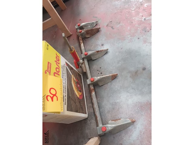 Lot 30 - tuinmateriaal. 2 stuks - afbeelding 3 van  3