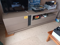Lot 30 - tv meubel