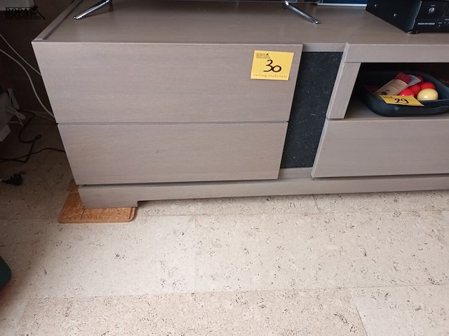 Lot 30 - tv meubel - afbeelding 2 van  4