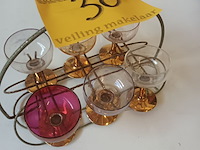 Lot 30 - vintage glaasjes in rekje