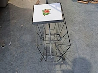 Lot 30 - vintage metalen lectuurbak mid-century met ingebouwd rooksta
