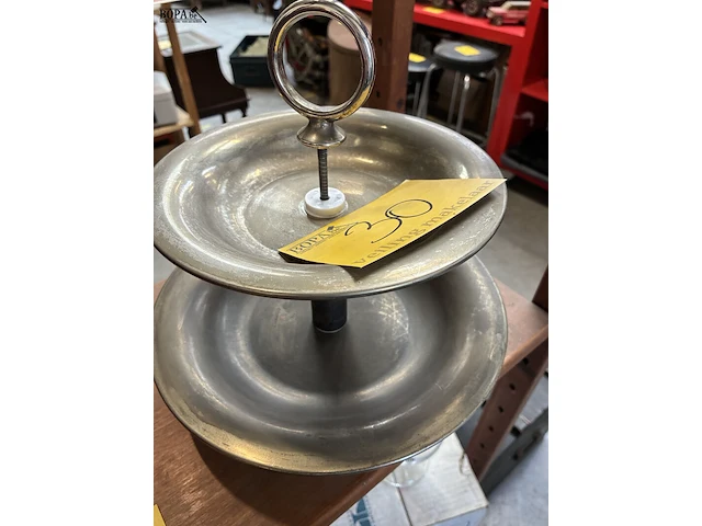 Lot 30 - vintage verzilverde etagère - afbeelding 1 van  2