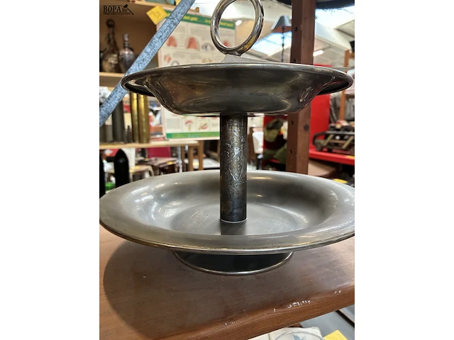 Lot 30 - vintage verzilverde etagère - afbeelding 2 van  2