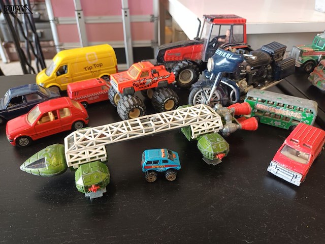 Lot 30 - voertuigen op schaal. 11 stuks - afbeelding 2 van  7