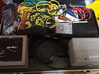 Lot 30 - volt/ohm meter en testers in koffer - afbeelding 2 van  2