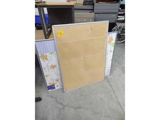 Lot 30 - zonekaart politie tielt en prikbord - afbeelding 1 van  4