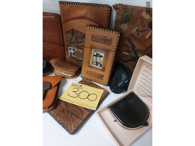 Lot 300 - diverse gelbeugels ong 11 stuks - afbeelding 2 van  2