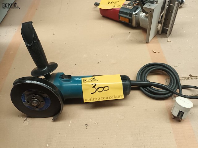 Lot 300 - haakse slijper makita - afbeelding 1 van  3