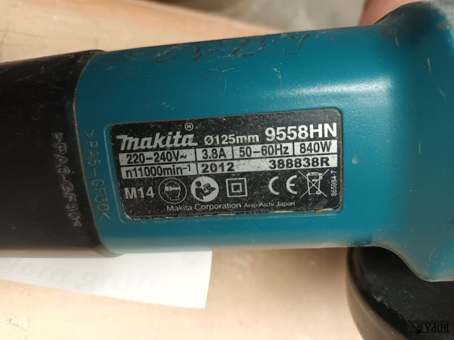 Lot 300 - haakse slijper makita - afbeelding 3 van  3