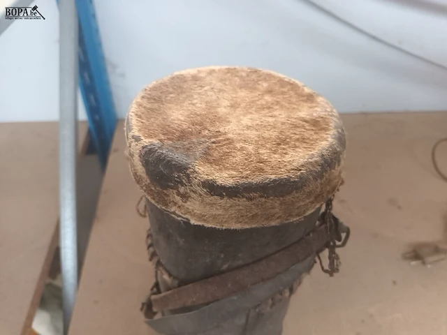 Lot 301 - afrikaans muziekinstrument - afbeelding 3 van  3