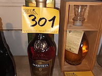Lot 301 - fles martel cognac - afbeelding 1 van  3