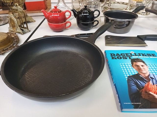 Lot 301 - keukenmateriaal. 21 stuks - afbeelding 8 van  8