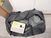 Lot 301 - opblaasbare matras tegen doorligwonden in tas - afbeelding 1 van  3
