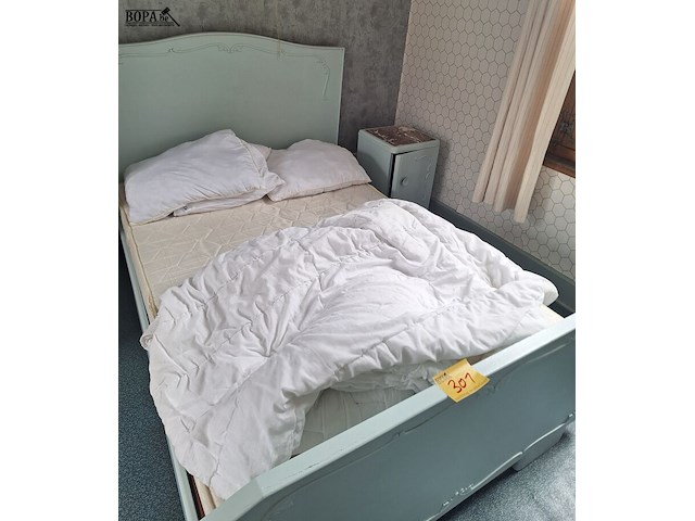 Lot 301 - slaapkamer - afbeelding 1 van  3