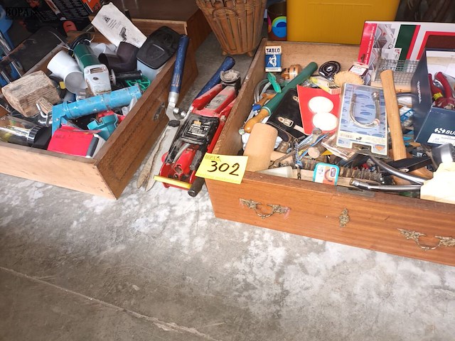 Lot 302 - gereedschap en doe-het-zelf materiaal - afbeelding 1 van  4