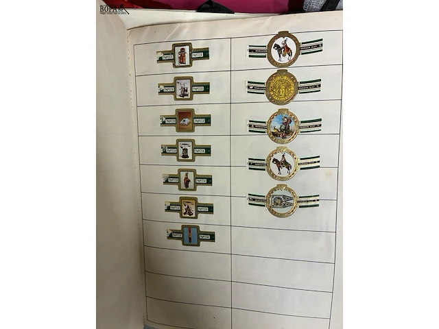 Lot 302 - lot geschenkverpakkingen + plakboek sigarenbandjes - afbeelding 3 van  4