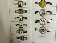 Lot 302 - lot geschenkverpakkingen + plakboek sigarenbandjes - afbeelding 3 van  4