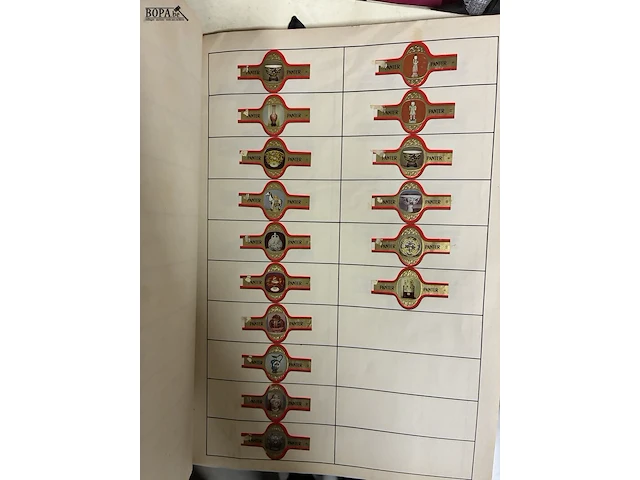 Lot 302 - lot geschenkverpakkingen + plakboek sigarenbandjes - afbeelding 4 van  4
