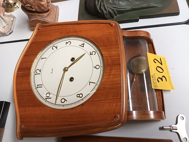 Lot 302 - muurklok en barometer - afbeelding 2 van  4