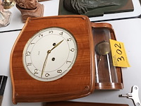 Lot 302 - muurklok en barometer - afbeelding 2 van  4