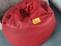 Lot 302 - rode zitzak - afbeelding 1 van  1